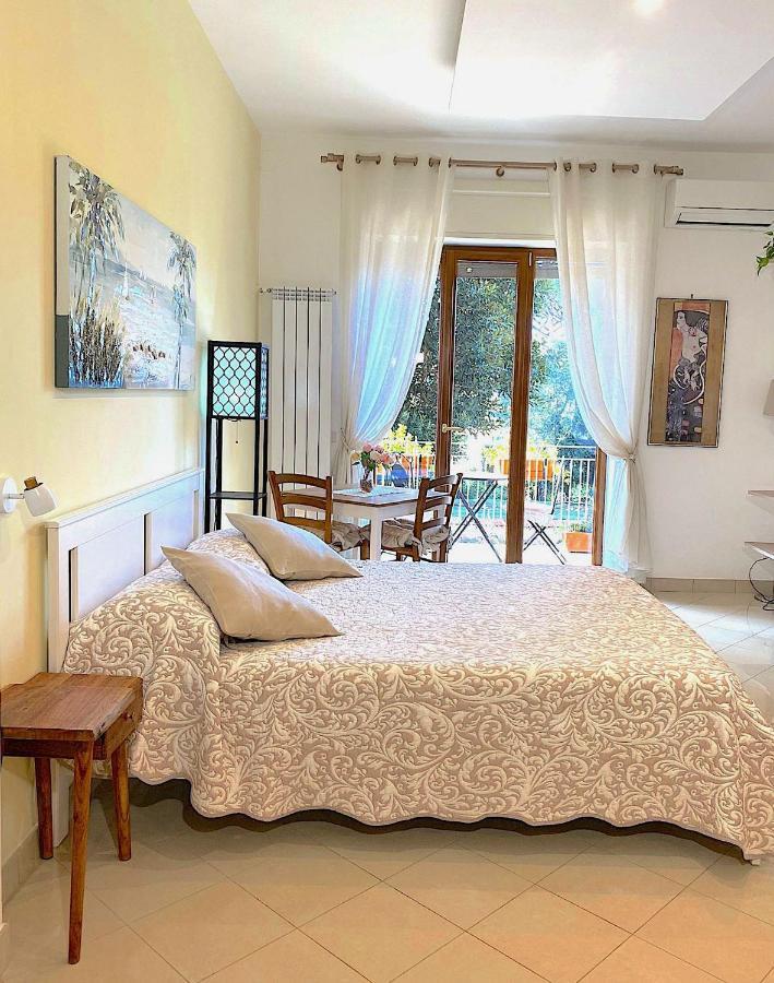 Angelina Suite B&B - Sorrento Centro エクステリア 写真